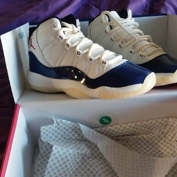 Jordan Men's Cream and Navy Sneakers - Picture 1 of 3
